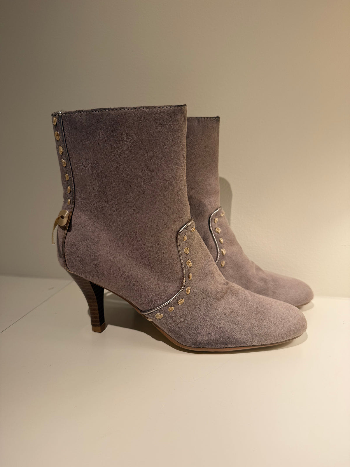 Faux Suede Bow Boots - Size 6