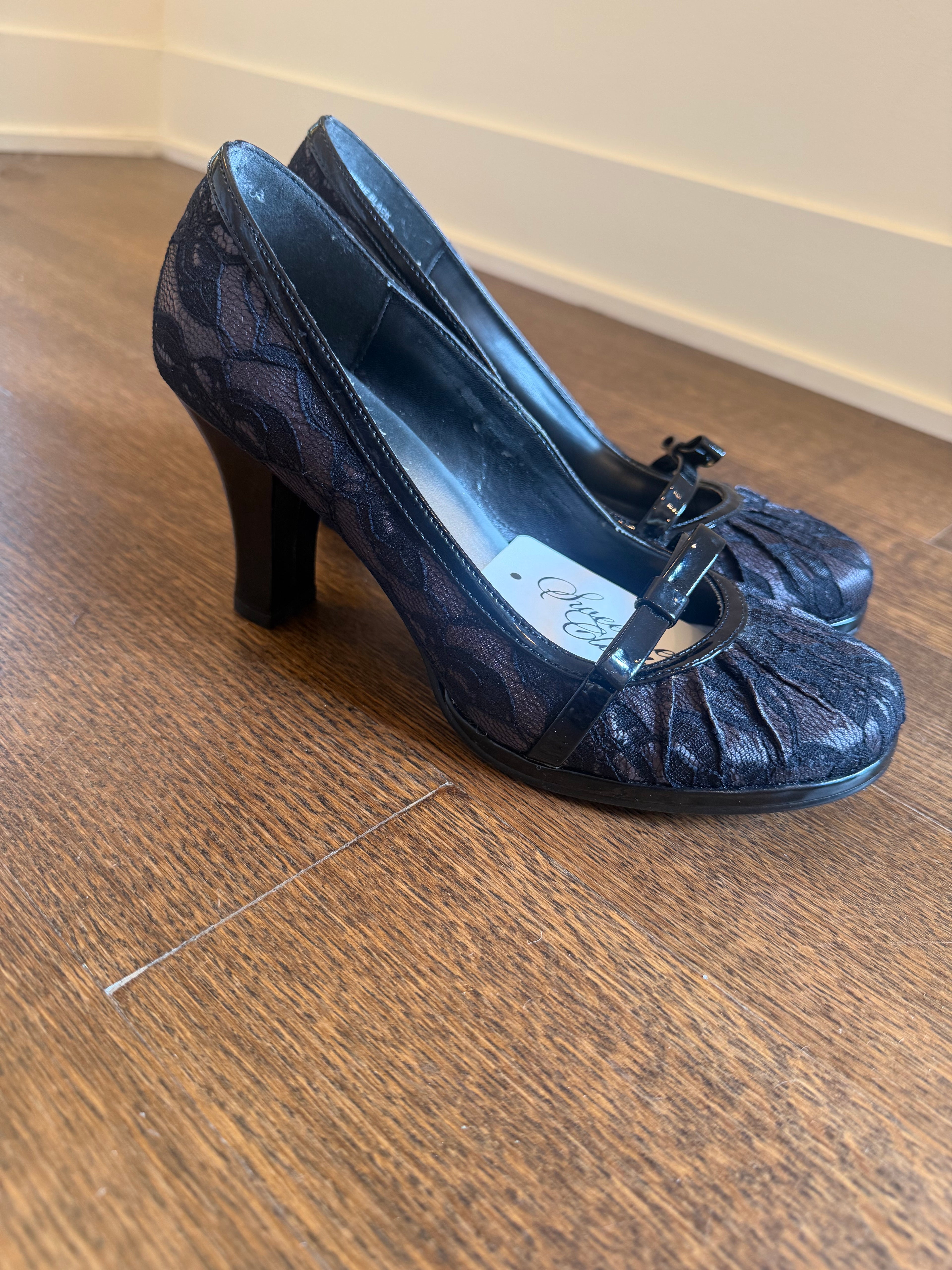 "So" Lace Maryjane Heel - 7.5