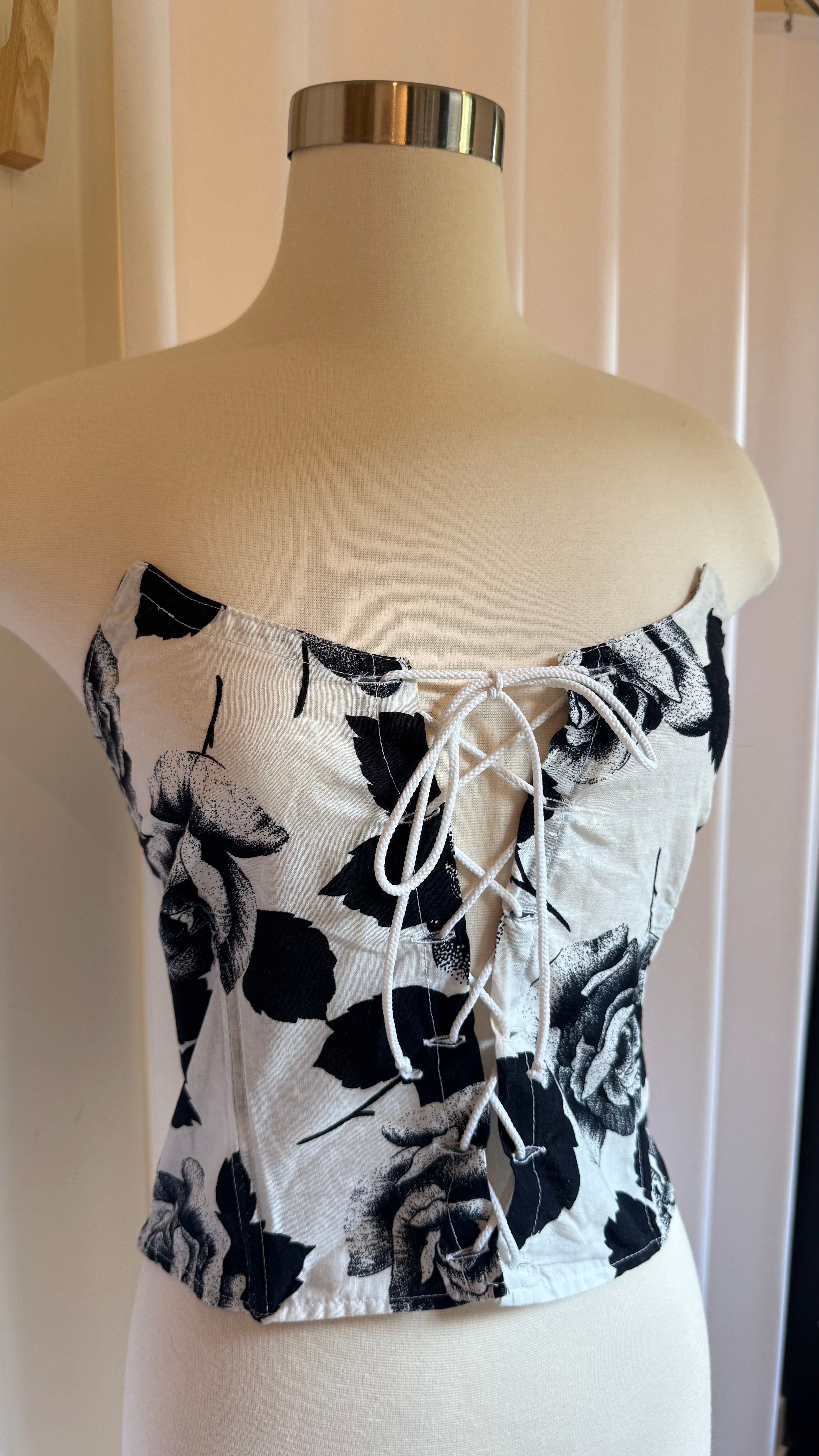 Black and White Floral Lace Up Corset - Small