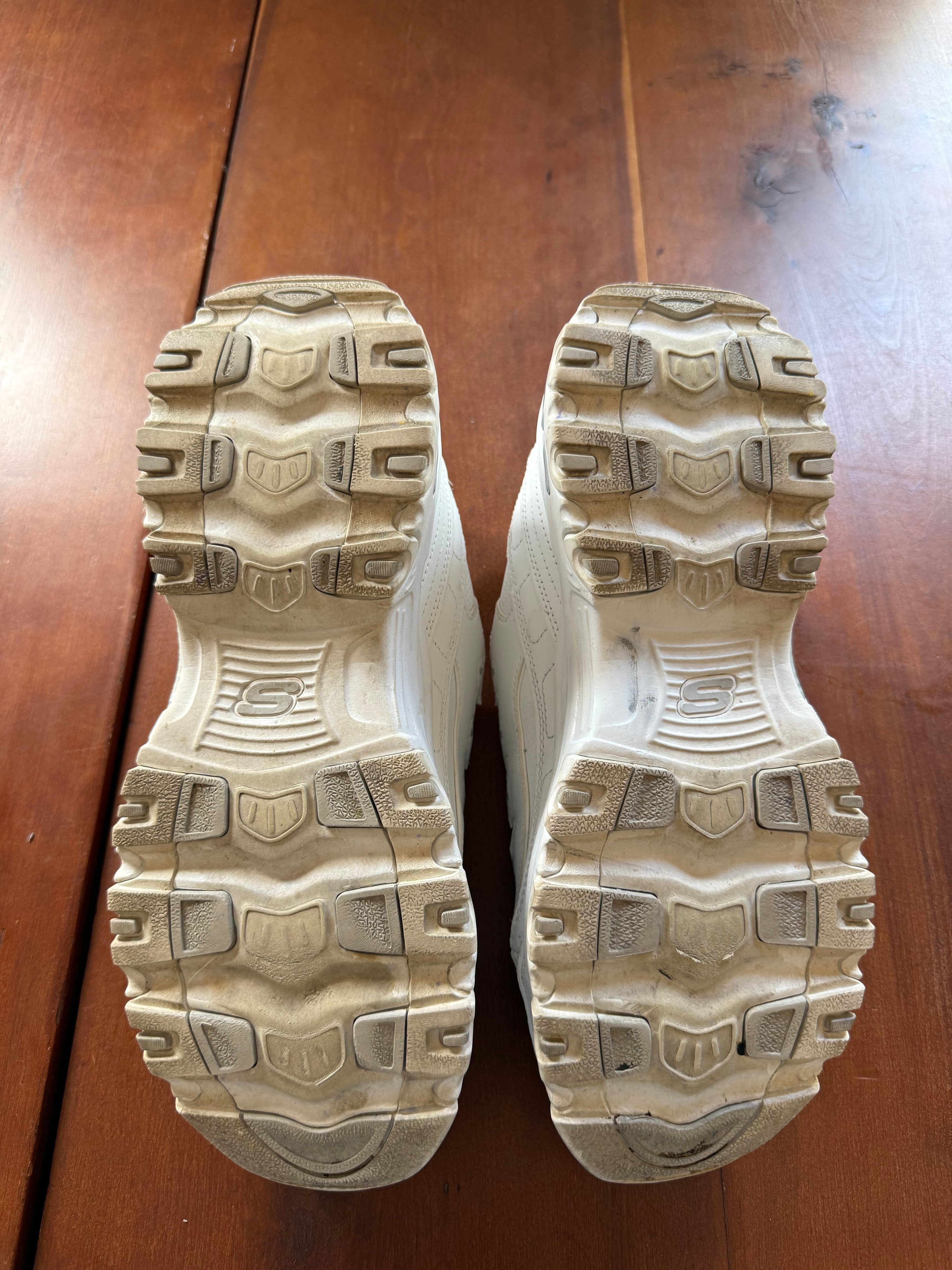 White Sketchers Sparkle Sneaker - Size 9