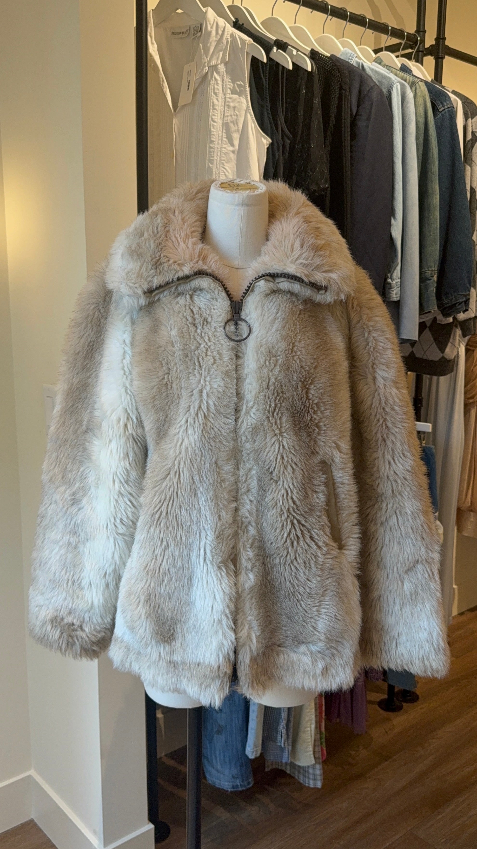 Vintage Country Pacer Fur Coat (real fur) - Medium